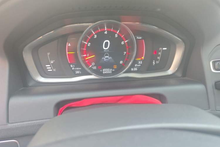 Used Volvo XC60 2016 T5 AWD Zhiyuan Edition Odometer Close Up