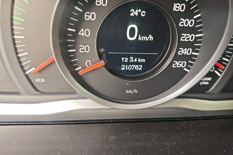 Used Volvo XC60 2016 T5 Smart Upgrade Model Odometer Close Up