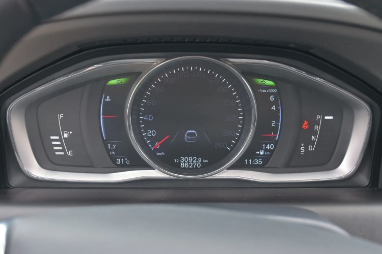 Used Volvo XC60 2016 T5 AWD Smart Drive Edition Odometer Close Up