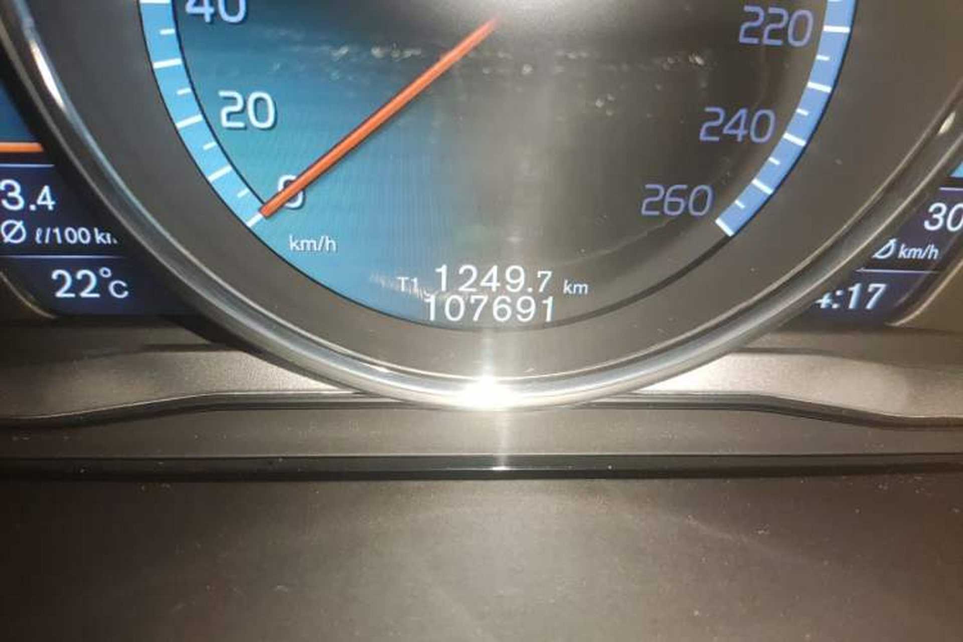 Used Volvo XC60 2016 T5 AWD Zhiyuan Edition Odometer Close Up