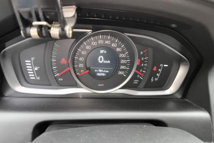 Used Volvo XC60 2016 T5 Smart Version Odometer Close Up