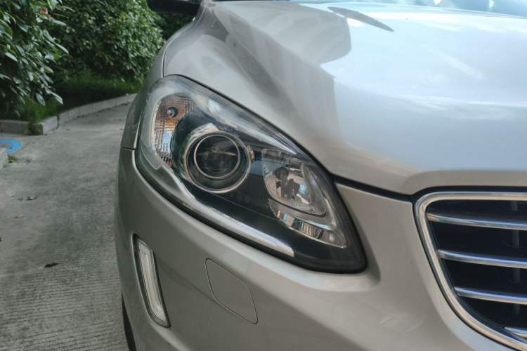 Used Volvo XC60 2016 T5 Smart Upgrade Model Right Front Headlight