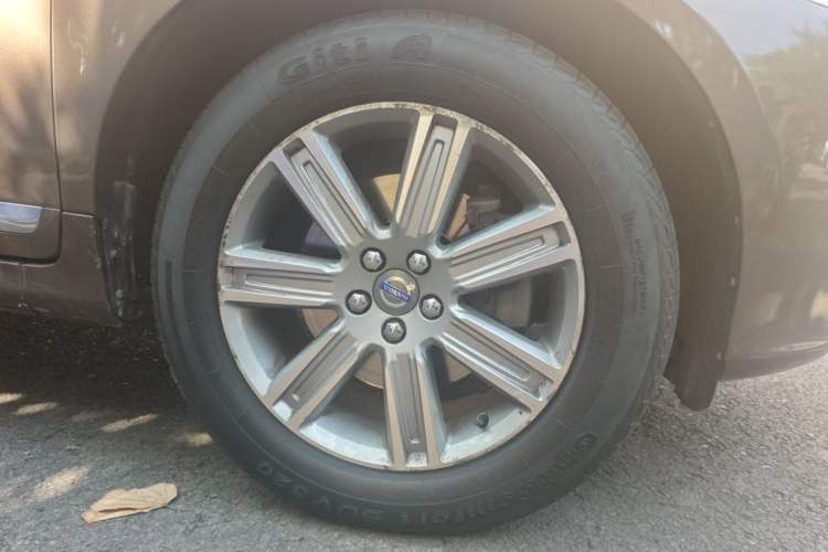 Used Volvo XC60 2016 T5 AWD Zhiyuan Edition Right Front Wheel Hub