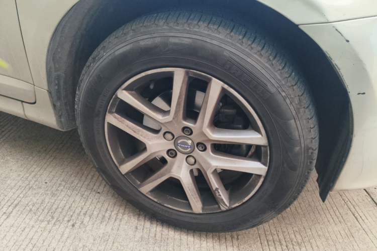 Used Volvo XC60 2016 T5 Smart Upgrade Model Right Front Wheel Hub