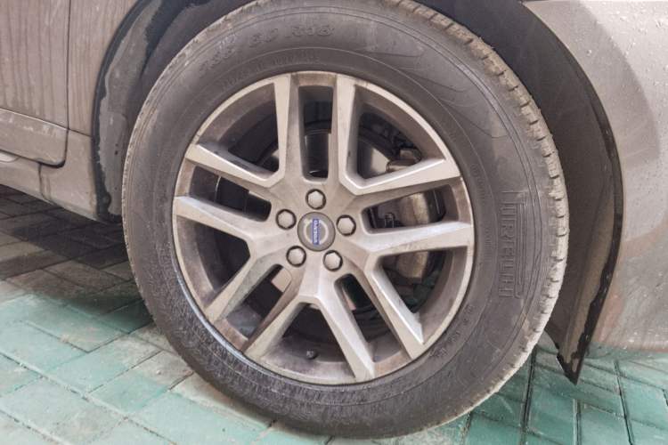 Used Volvo XC60 2016 T5 Smart Upgrade Model Right Front Wheel Hub