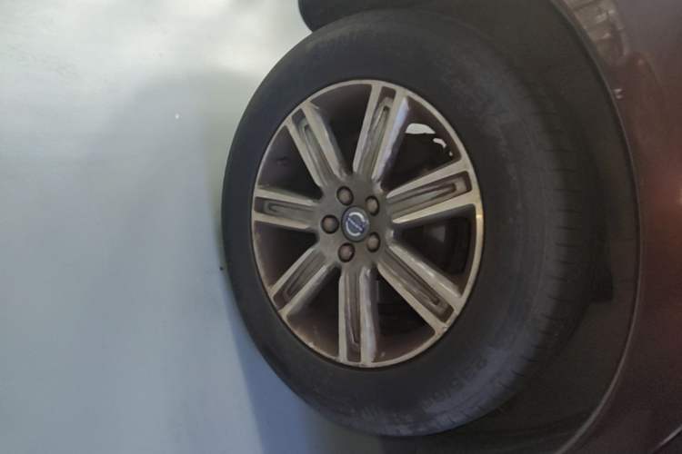 Used Volvo XC60 2016 T5 Smart Version Right Rear Wheel Hub
