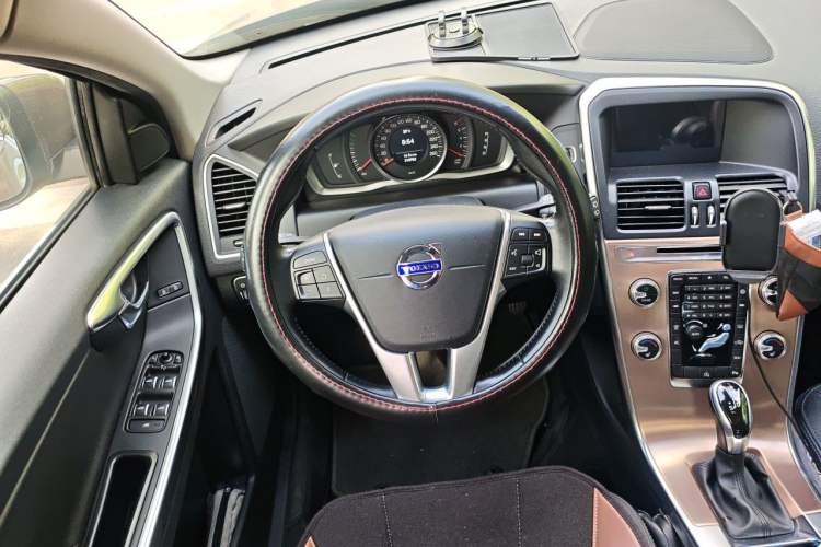 Used Volvo XC60 2016 T5 Smart Upgrade Model Steering Wheel