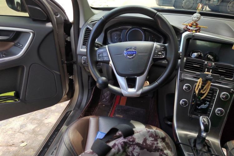 Used Volvo XC60 2016 T5 Smart Version Steering Wheel