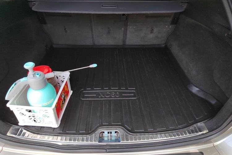 Used Volvo XC60 2016 T5 Smart Version Trunk