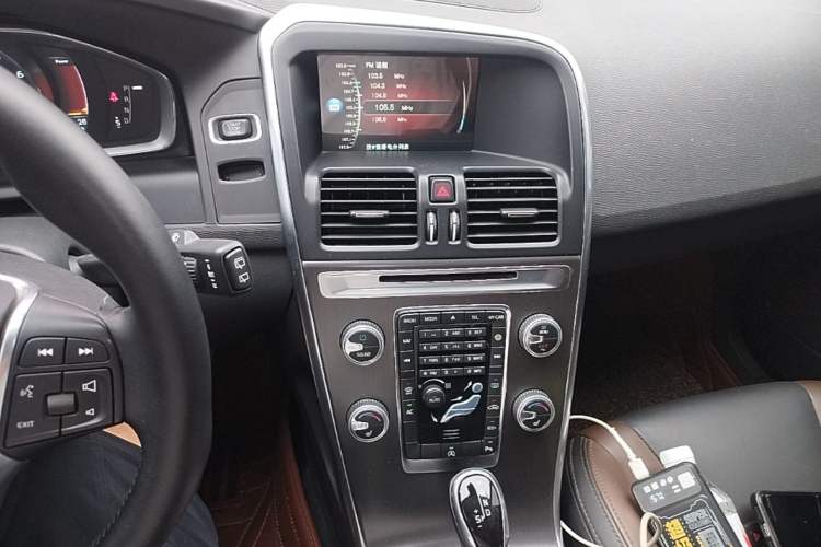 Used Volvo XC60 2016 T5 Smart Version Audio And AC Panel