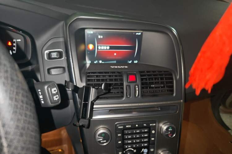 Used Volvo XC60 2016 T5 Smart Version Audio And AC Panel