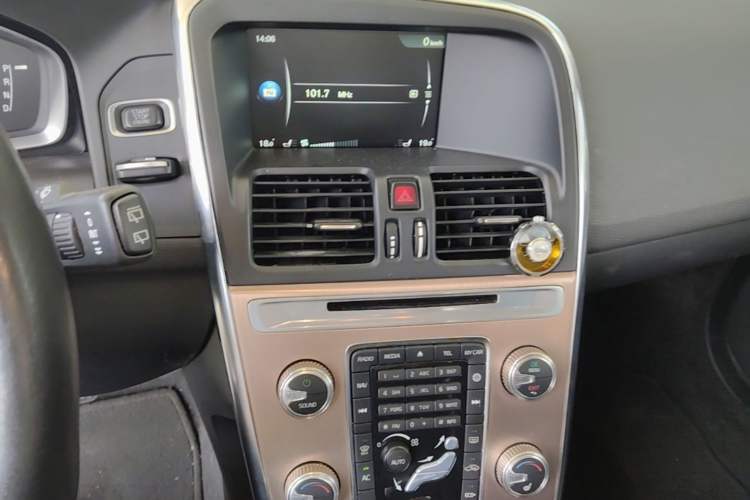 Used Volvo XC60 2016 T5 Smart Upgrade Model Audio And AC Panel