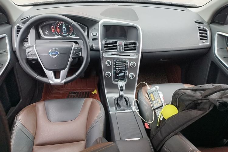 Used Volvo XC60 2016 T5 Smart Version Center Console
