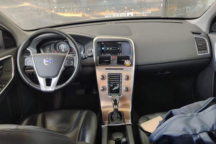 Used Volvo XC60 2016 T5 Smart Upgrade Model Center Console
