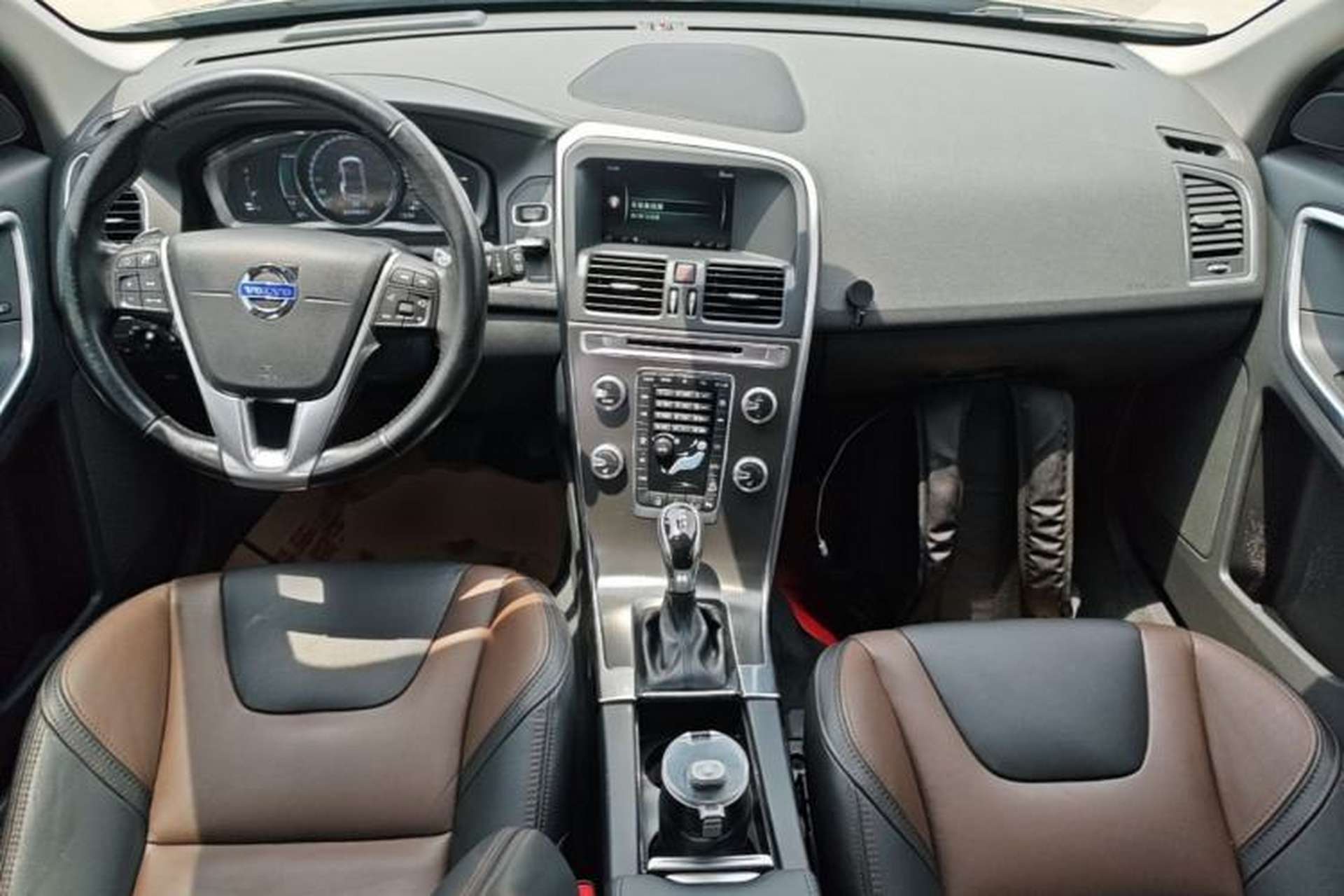 Used Volvo XC60 2016 T5 AWD Smart Drive Edition Center Console