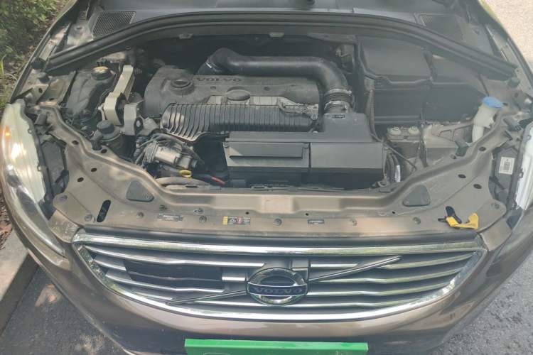 Used Volvo XC60 2016 T5 AWD Zhiyuan Edition Engine Bay