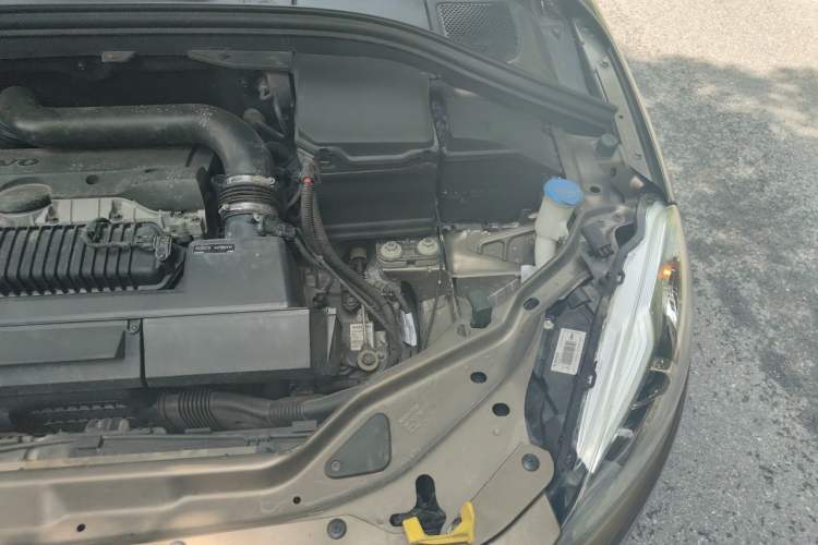 Used Volvo XC60 2016 T5 AWD Zhiyuan Edition Engine Bay Left
