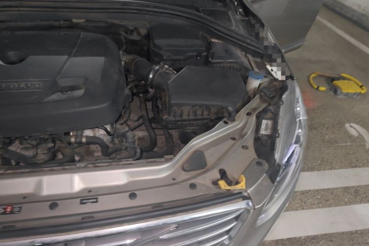 Used Volvo XC60 2016 T5 Smart Version Engine Bay Left