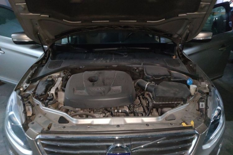 Used Volvo XC60 2016 T5 Smart Version Engine Bay