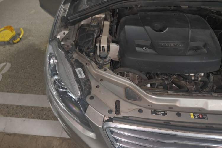 Used Volvo XC60 2016 T5 Smart Version Engine Bay Right