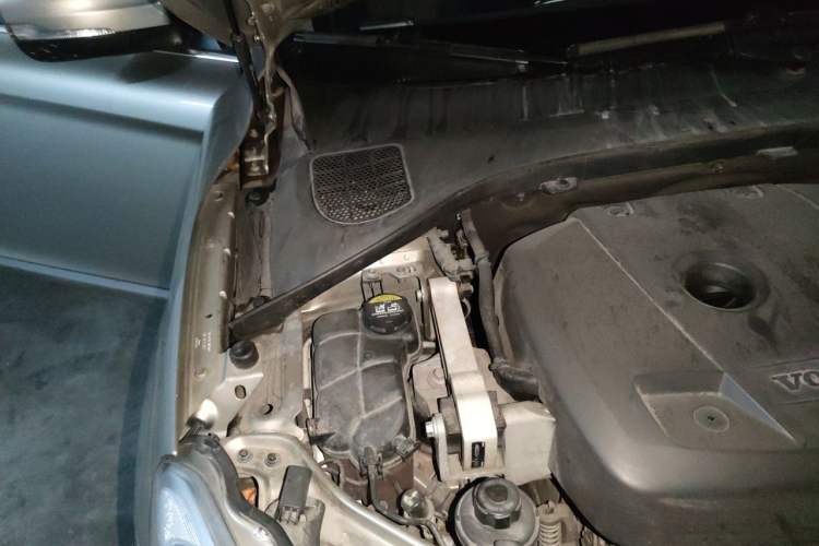 Used Volvo XC60 2016 T5 Smart Version Engine Bay Right