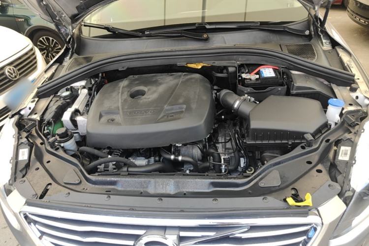 Used Volvo XC60 2016 T5 Smart Version Engine Bay