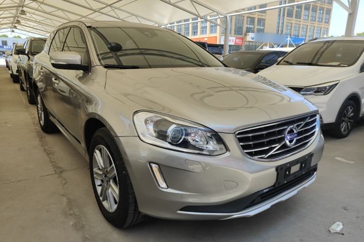 Used Volvo XC60 2016 T5 Smart Version Front Right 45 Deg