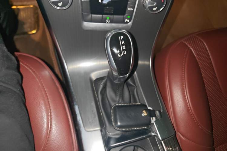 Used Volvo XC60 2016 T5 Smart Version Gear Lever