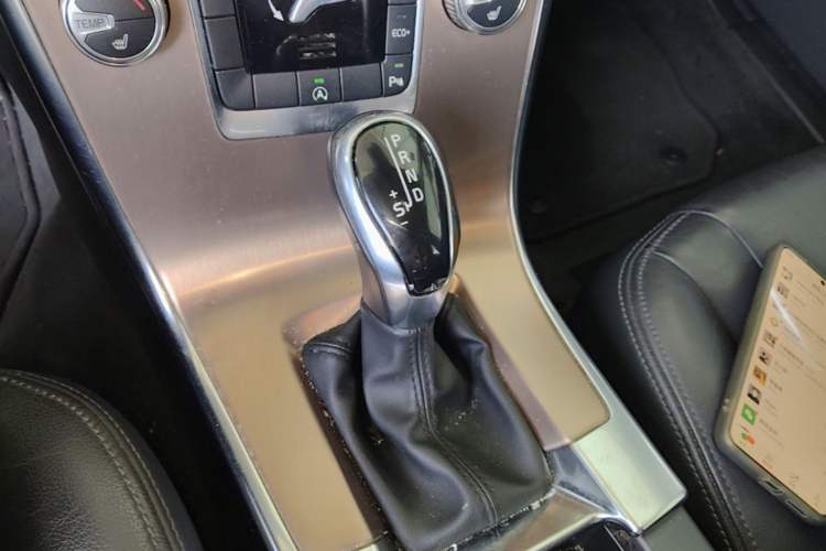 Used Volvo XC60 2016 T5 Smart Upgrade Model Gear Lever