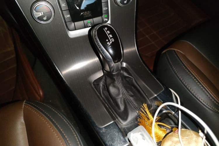 Used Volvo XC60 2016 T5 Smart Version Gear Lever
