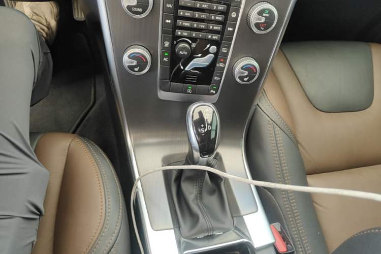 Used Volvo XC60 2016 T5 Smart Version Gear Lever