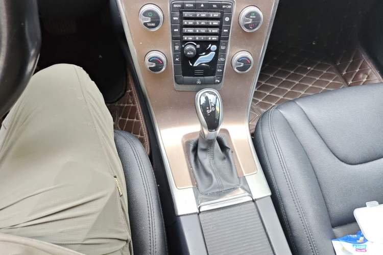 Used Volvo XC60 2016 T5 Smart Drive Edition Gear Lever
