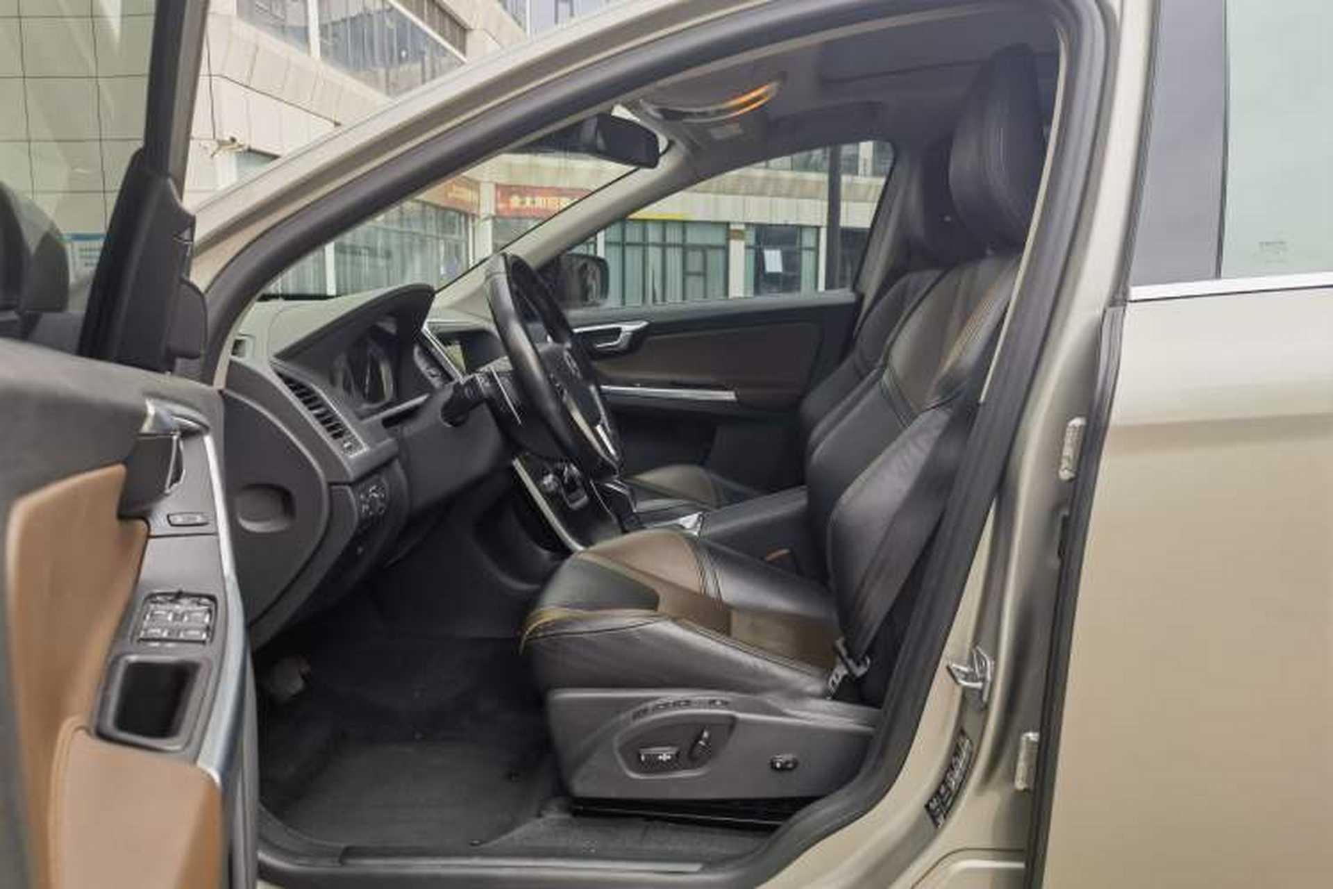Used Volvo XC60 2016 T5 AWD Smart Drive Edition Interior 2