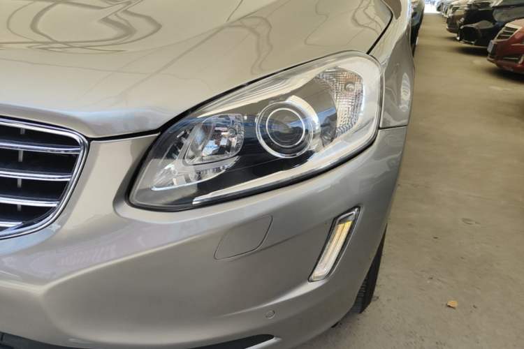 Used Volvo XC60 2016 T5 Smart Version Left Front Headlight