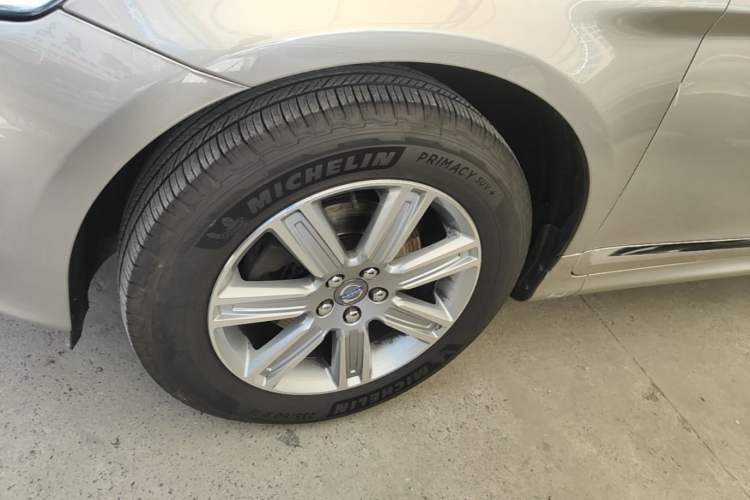 Used Volvo XC60 2016 T5 Smart Version Left Front Wheel Hub