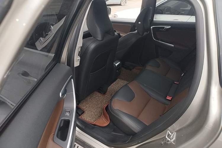 Used Volvo XC60 2016 T5 Smart Version Left Rear Seat