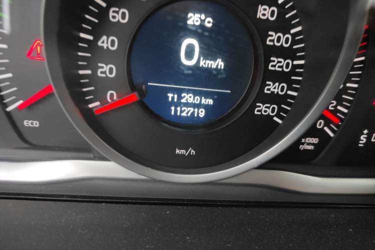 Used Volvo XC60 2016 T5 Smart Drive Edition Odometer Close Up