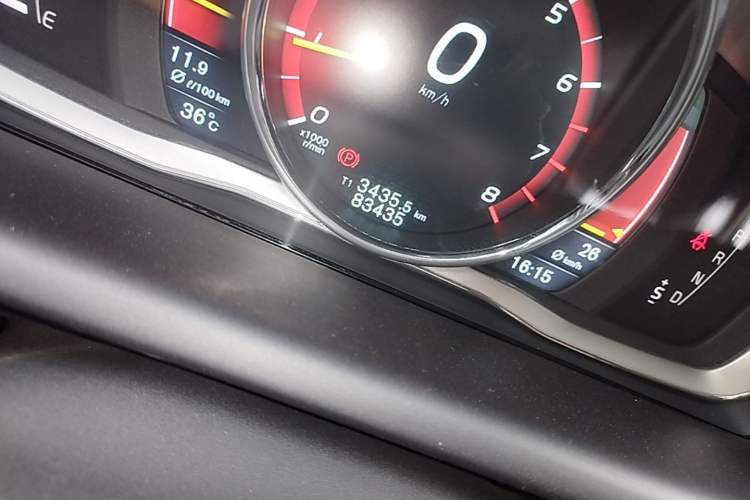 Used Volvo XC60 2016 T5 Smart Version Odometer Close Up