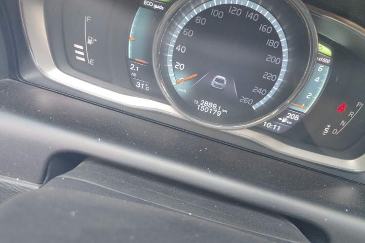 Used Volvo XC60 2016 T5 AWD Zhiyuan Edition Odometer Close Up