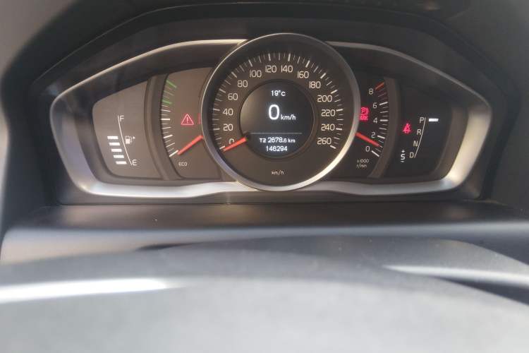Used Volvo XC60 2016 T5 Smart Upgrade Model Odometer Close Up