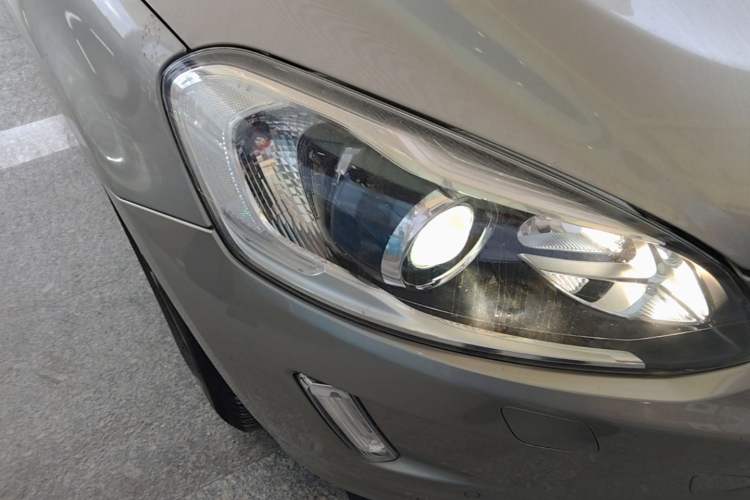 Used Volvo XC60 2016 T5 Smart Upgrade Model Right Front Headlight
