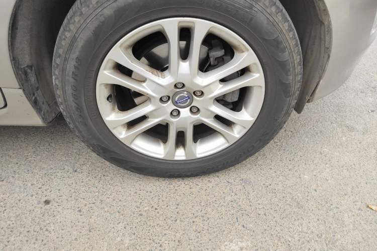 Used Volvo XC60 2016 T5 Smart Drive Edition Right Front Wheel Hub
