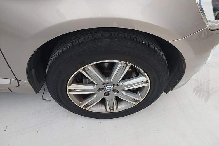 Used Volvo XC60 2016 T5 Smart Version Right Front Wheel Hub