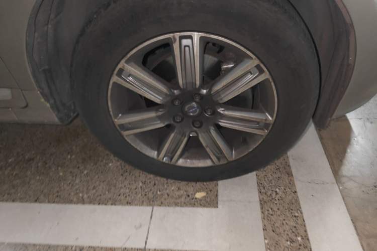 Used Volvo XC60 2016 T5 Smart Version Right Front Wheel Hub