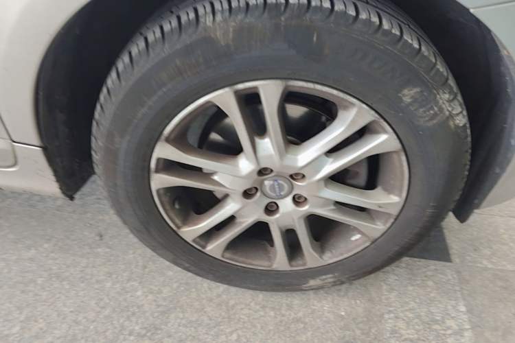Used Volvo XC60 2016 T5 Smart Upgrade Model Right Front Wheel Hub