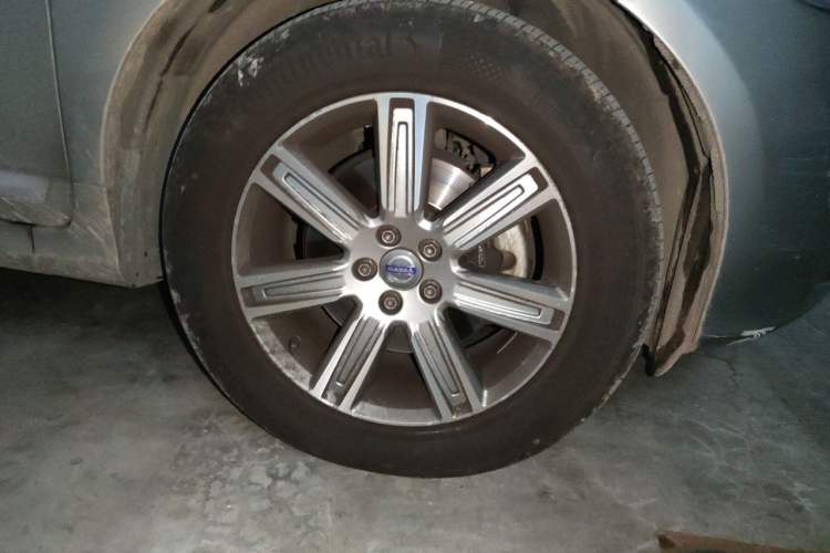 Used Volvo XC60 2016 T5 Smart Version Right Front Wheel Hub