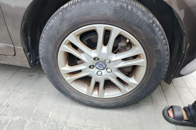 Used Volvo XC60 2016 T5 Smart Drive Edition Right Front Wheel Hub