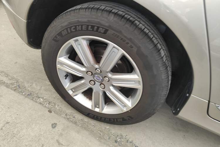 Used Volvo XC60 2016 T5 Smart Version Right Rear Wheel Hub