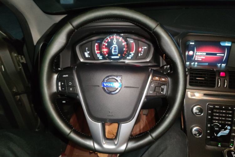 Used Volvo XC60 2016 T5 Smart Version Steering Wheel
