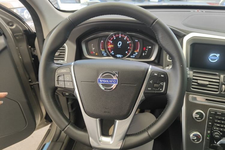 Used Volvo XC60 2016 T5 Smart Version Steering Wheel